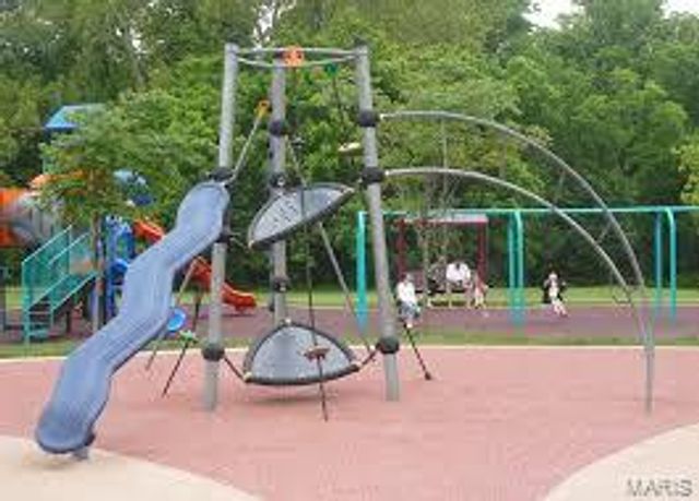 3110 Autumn Shores Drive, Maryland Heights, MO 63043