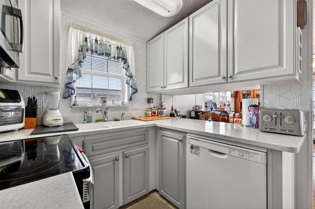 35051 CONDOMINIUM BOULEVARD, Zephyrhills, FL 33541