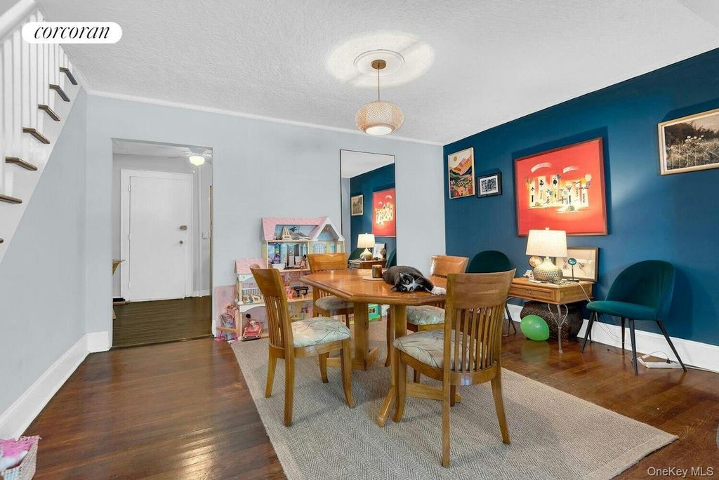 20-27 31 Street, Astoria, NY 11105 — photo 3