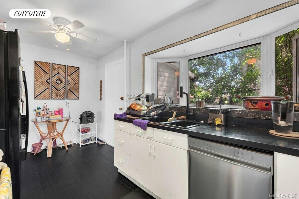 20-27 31 Street, Astoria, NY 11105 — photo 4