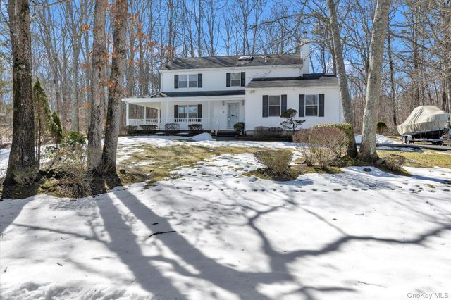 8 Jacqueline Drive, Manorville, NY 11949