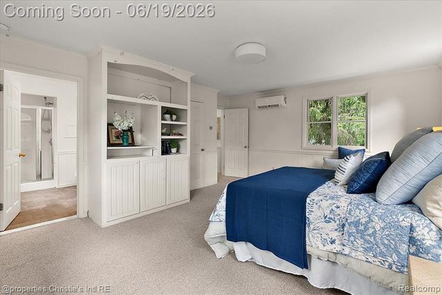 568 Saint Clair Avenue, Grosse Pointe, MI 48230