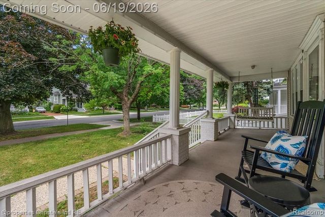 568 Saint Clair Avenue, Grosse Pointe, MI 48230