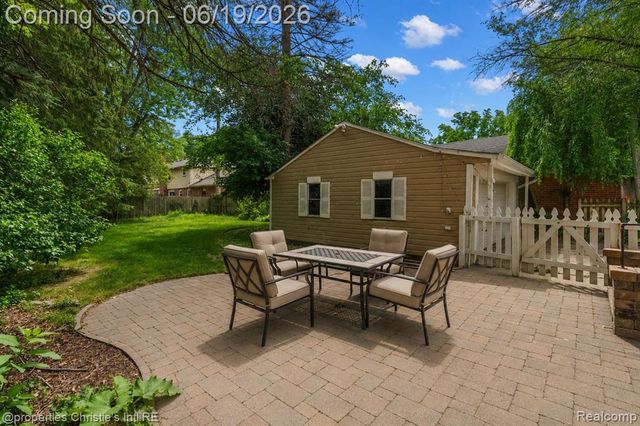 568 Saint Clair Avenue, Grosse Pointe, MI 48230