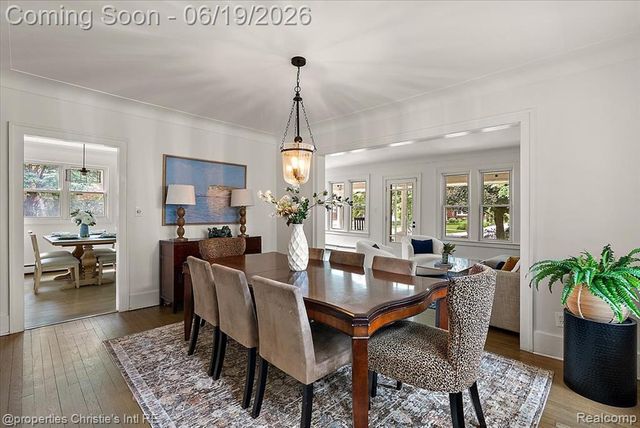 568 Saint Clair Avenue, Grosse Pointe, MI 48230