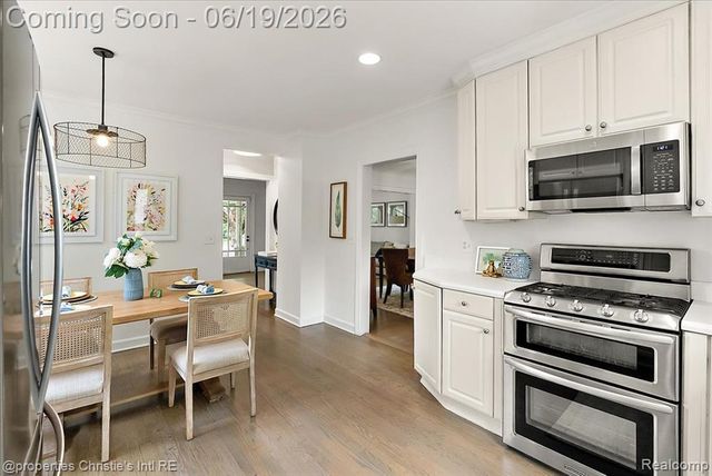 568 Saint Clair Avenue, Grosse Pointe, MI 48230