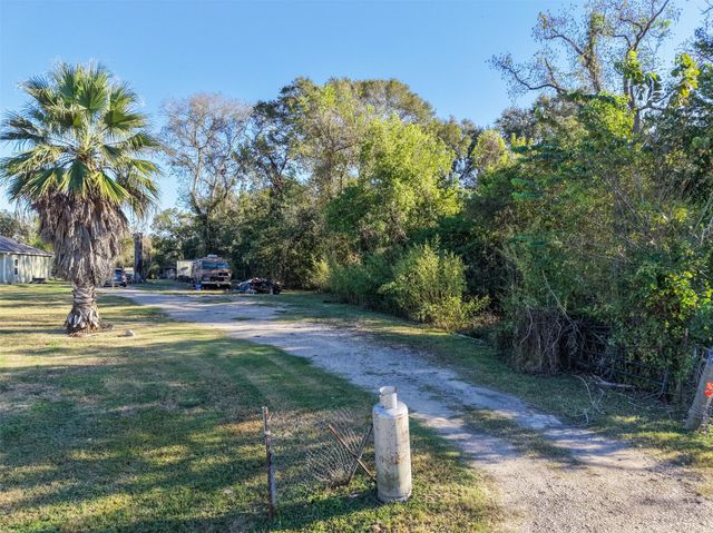 1836 County Road 318, Brazoria, TX 77422