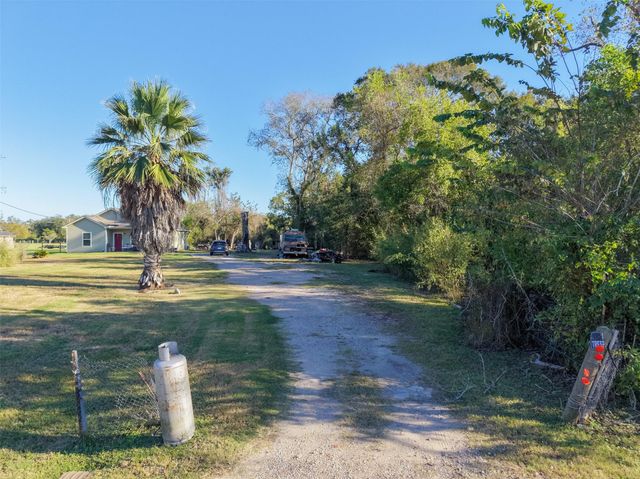 1836 County Road 318, Brazoria, TX 77422