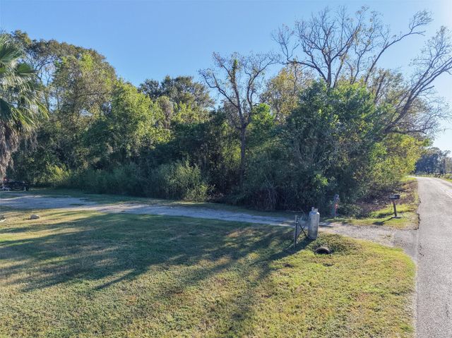 1836 County Road 318, Brazoria, TX 77422