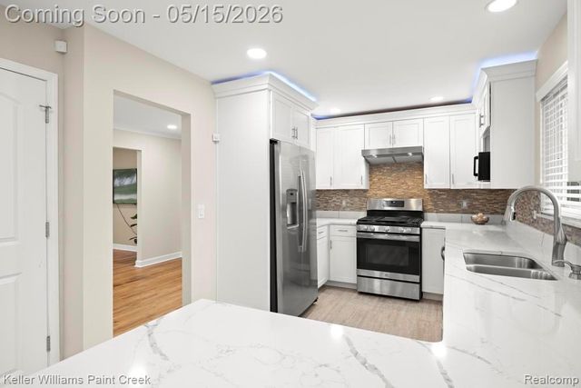 1195 Ashley Drive, Troy, MI 48085