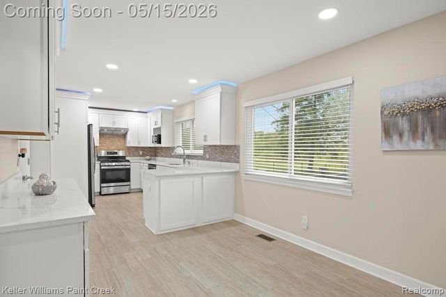 1195 Ashley Drive, Troy, MI 48085
