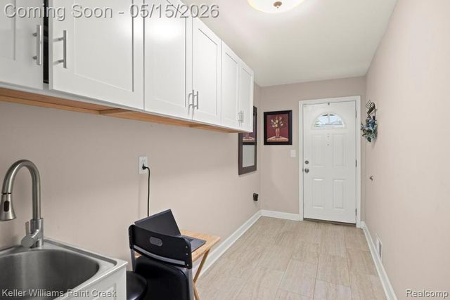 1195 Ashley Drive, Troy, MI 48085