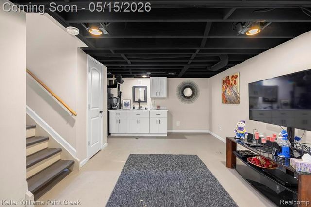 1195 Ashley Drive, Troy, MI 48085