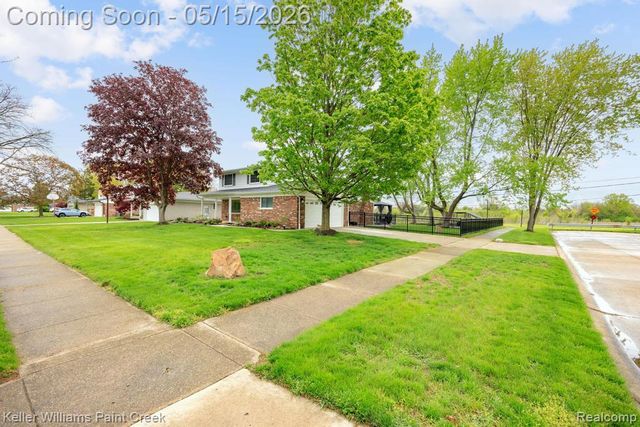 1195 Ashley Drive, Troy, MI 48085
