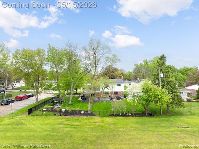 1195 Ashley Drive, Troy, MI 48085