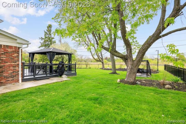1195 Ashley Drive, Troy, MI 48085