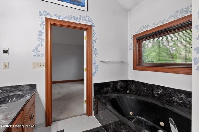 27 Autumn Hill Ct, Prospect, KY 40059