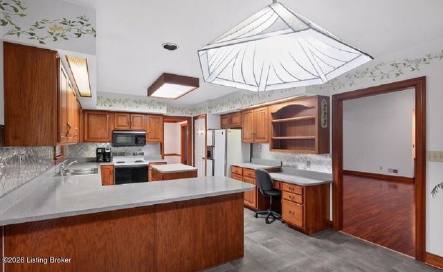 27 Autumn Hill Ct, Prospect, KY 40059