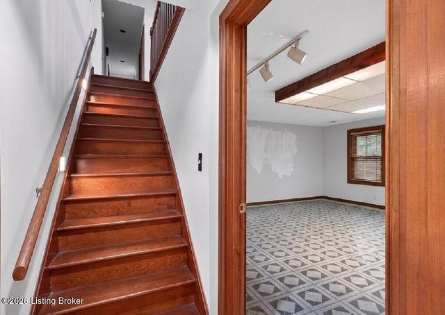 27 Autumn Hill Ct, Prospect, KY 40059