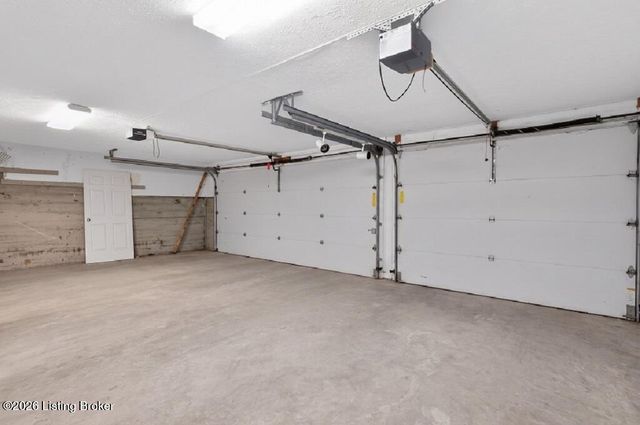 27 Autumn Hill Ct, Prospect, KY 40059