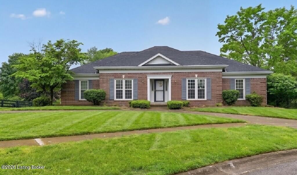 27 Autumn Hill Ct, Prospect, KY 40059