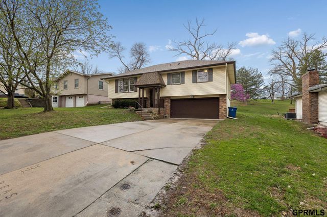 611 Sand Hill Road, Louisville, NE 68037