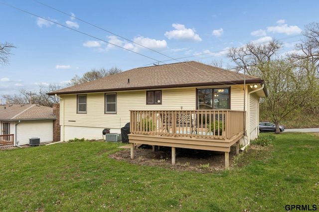 611 Sand Hill Road, Louisville, NE 68037