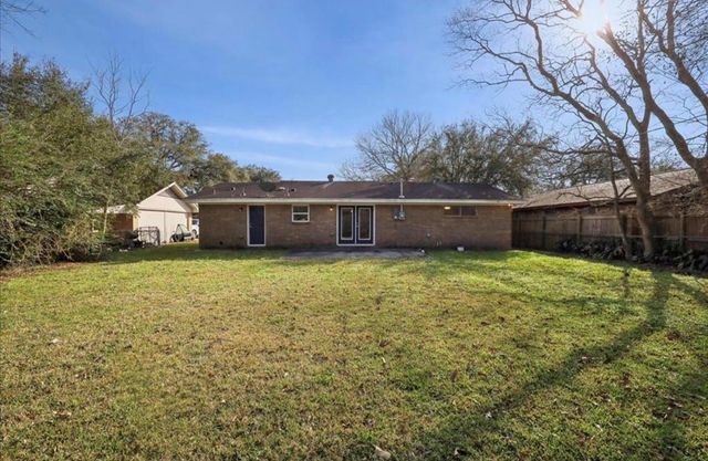 8670 Newfield Lane, Beaumont, TX 77707