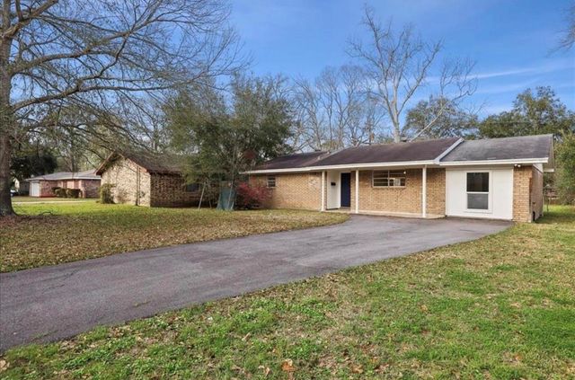 8670 Newfield Lane, Beaumont, TX 77707