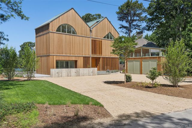 25 Bluff Point Road, Sag Harbor, NY 11963