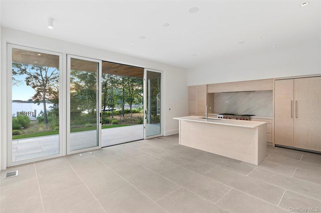 25 Bluff Point Road, Sag Harbor, NY 11963