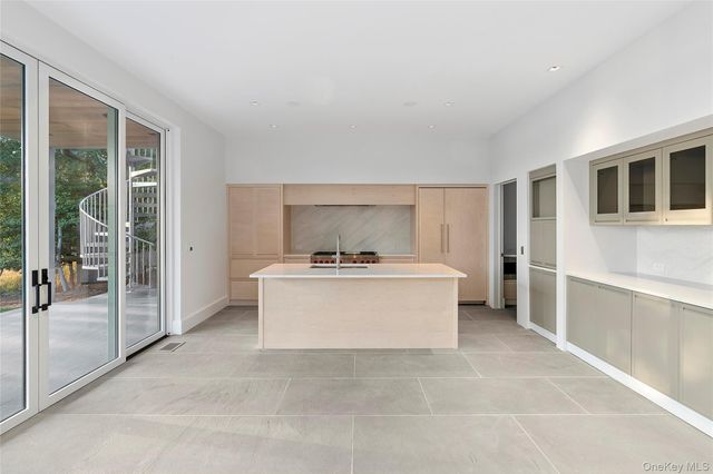 25 Bluff Point Road, Sag Harbor, NY 11963