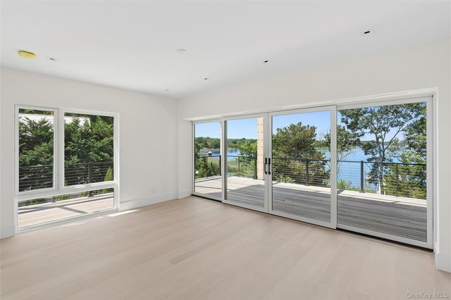 25 Bluff Point Road, Sag Harbor, NY 11963