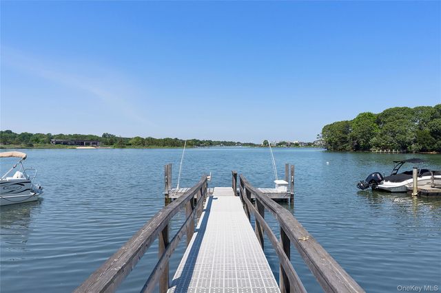 25 Bluff Point Road, Sag Harbor, NY 11963