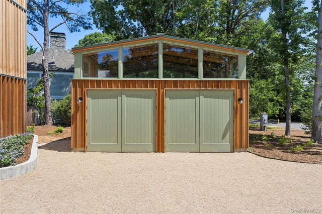 25 Bluff Point Road, Sag Harbor, NY 11963
