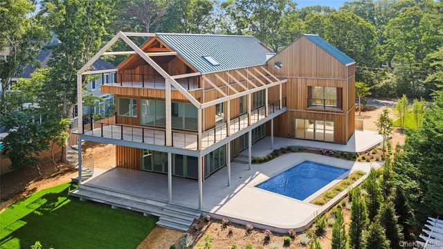 25 Bluff Point Road, Sag Harbor, NY 11963