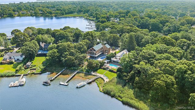 25 Bluff Point Road, Sag Harbor, NY 11963