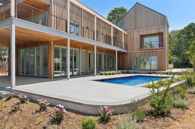 25 Bluff Point Road, Sag Harbor, NY 11963