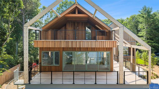 25 Bluff Point Road, Sag Harbor, NY 11963