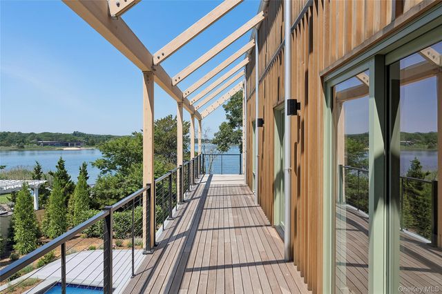 25 Bluff Point Road, Sag Harbor, NY 11963