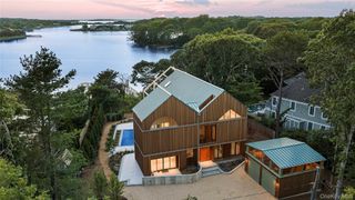25 Bluff Point Road, Sag Harbor, NY 11963
