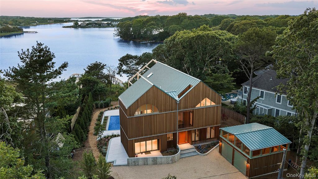 25 Bluff Point Road, Sag Harbor, NY 11963
