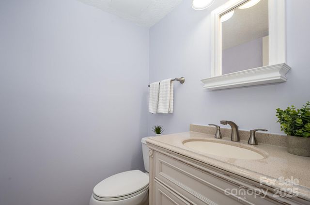 8700 Parkchester Drive, Charlotte, NC 28277