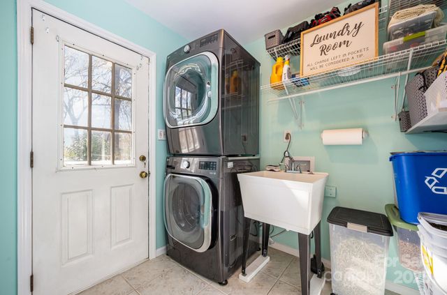 8700 Parkchester Drive, Charlotte, NC 28277