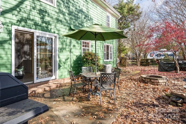 8700 Parkchester Drive, Charlotte, NC 28277