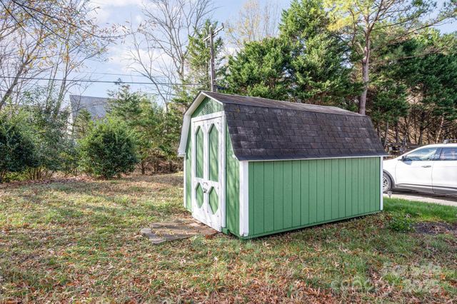 8700 Parkchester Drive, Charlotte, NC 28277