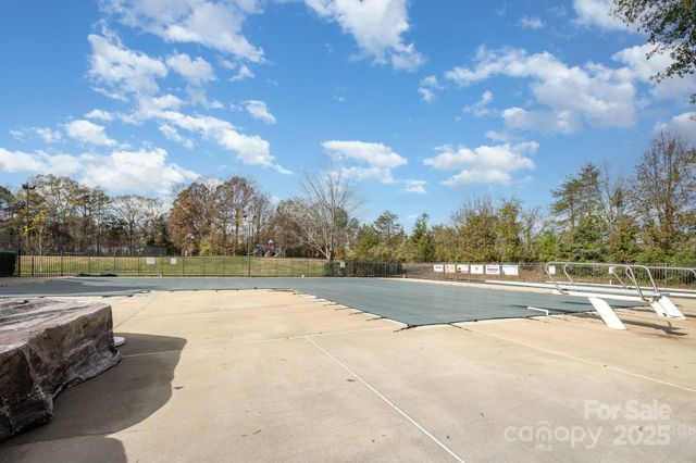 8700 Parkchester Drive, Charlotte, NC 28277