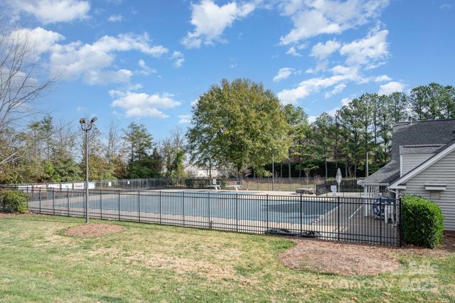 8700 Parkchester Drive, Charlotte, NC 28277