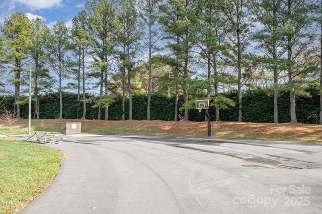 8700 Parkchester Drive, Charlotte, NC 28277