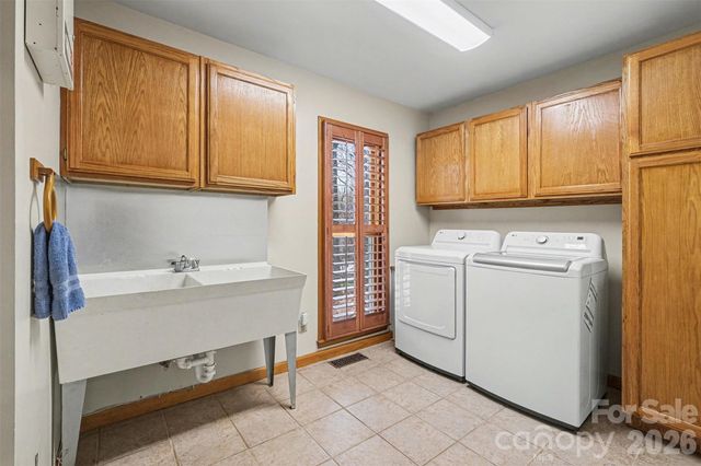 8606 Wellington Lane, Harrisburg, NC 28075